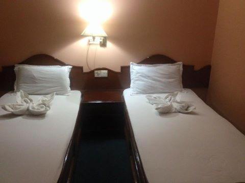 Hotel Candle Inn Pokhara Esterno foto