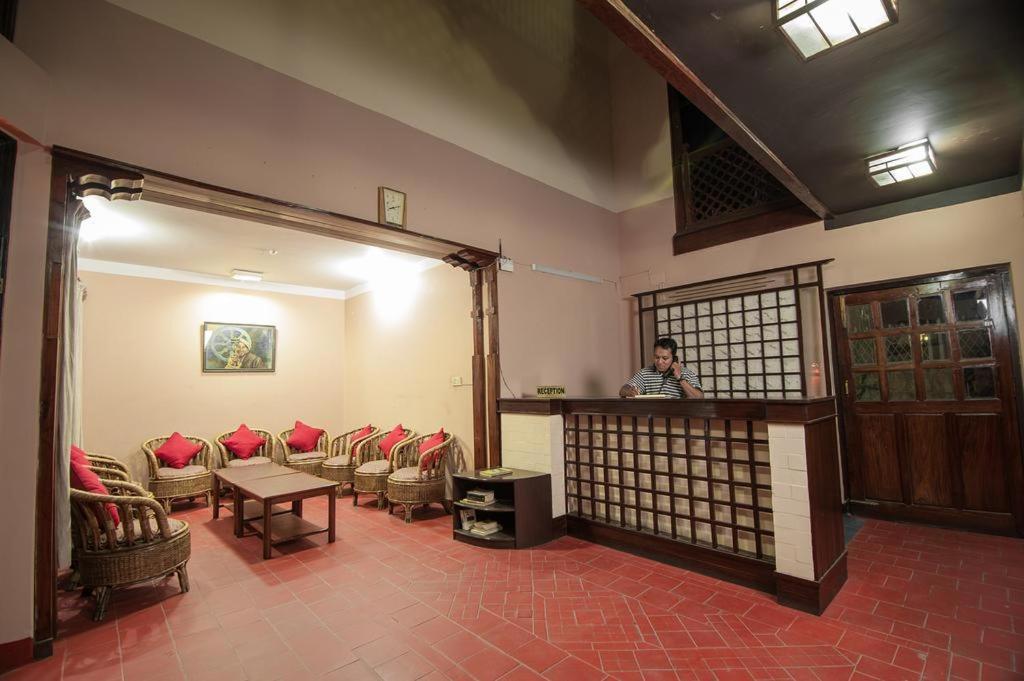 Hotel Candle Inn Pokhara Esterno foto